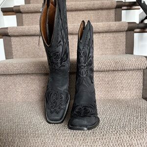 New with tags Circle G size 9.5 Black Embroidered Women's Western Boots